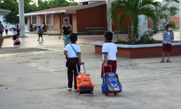 Se van alumnos de escuelas públicas