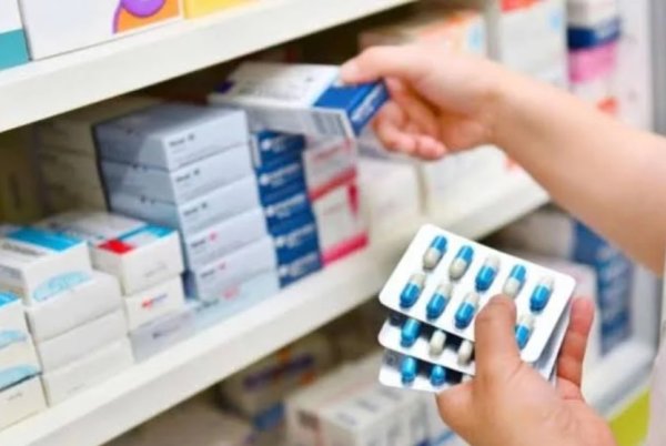 Cuenta PCE con el 92% de abasto de medicamentos para derechohabientes; 8% restante recibe vales para canje