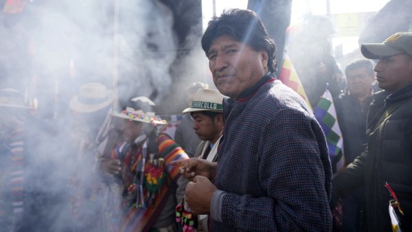 Juez declara en rebeldía a Evo Morales y ordena su detención