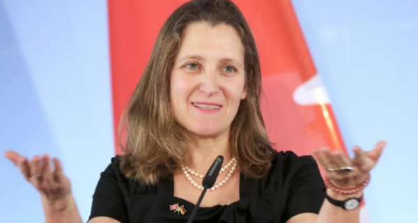 Chrystia Freeland, la exministra que provocó la debacle de Trudeau, anuncia su candidatura para reemplazarlo