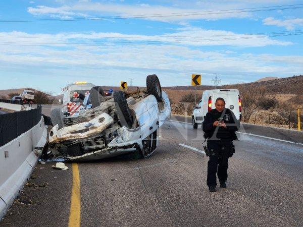 Fuerte accidente en el kilómetro 22 de la carretera Chihuahua - Cuauhtémoc