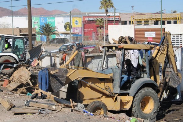 Efectúa Gobierno Municipal operativo de limpieza en terreno donde se alojaban migrantes