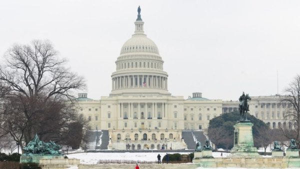 Con frío y nieve, Washington D.C. se prepara para la ceremonia de investidura de Donald Trump