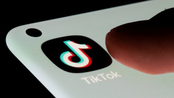 Facebook, TikTok y otras plataformas digitales se comprometieron a combatir el discurso de odio en la UE