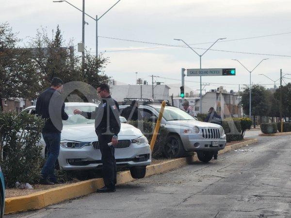 Encontronazo en Ortiz Mena por omitir semáforo