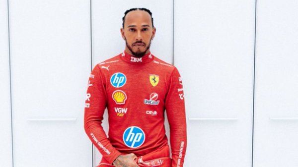 Ya circula la primera imagen del piloto Lewis Hamilton con uniforme de Ferrari