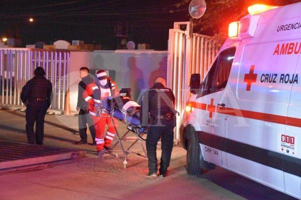 Agente municipal sale herida tras colapso de barandal en el CEDIPOL