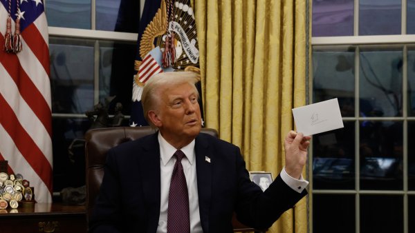 Revelan el contenido de la carta que Biden le dejó a Trump en el Despacho Oval