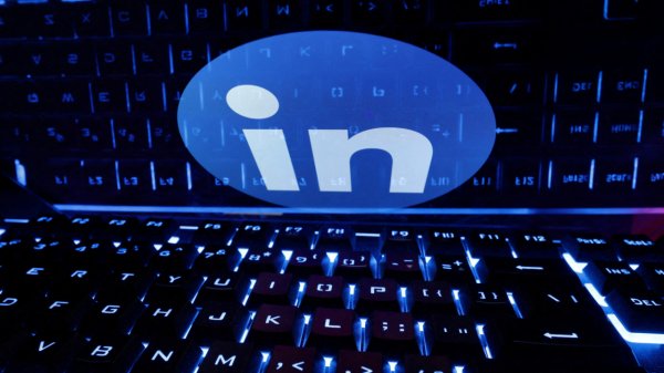 LinkedIn bajo demanda por revelar datos personales de clientes para entrenar modelos de IA