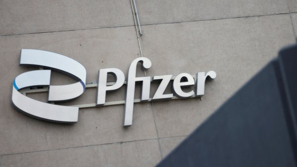 Pfizer aumentará inversión en México, con foco principal en investigación clínica