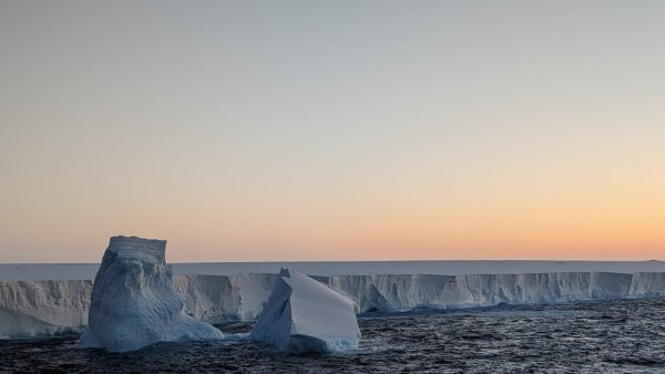 El mayor iceberg del mundo amenaza a un refugio de vida silvestre