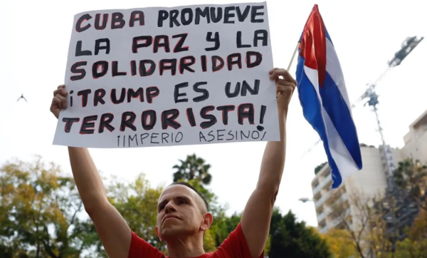 Mexicanos protestan frente a la embajada de EE.UU. por inclusión de Cuba en lista terrorista