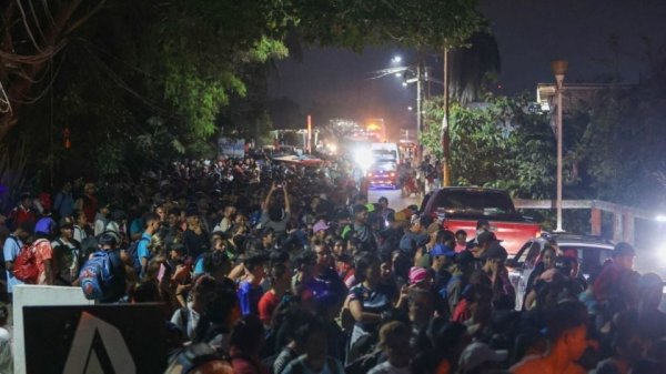 Miles de migrantes desafían a Trump con una nueva caravana que partió desde Chiapas