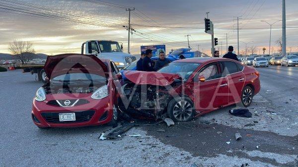 Choque múltiple en la Avenida Tecnológico; una lesionada de consideración