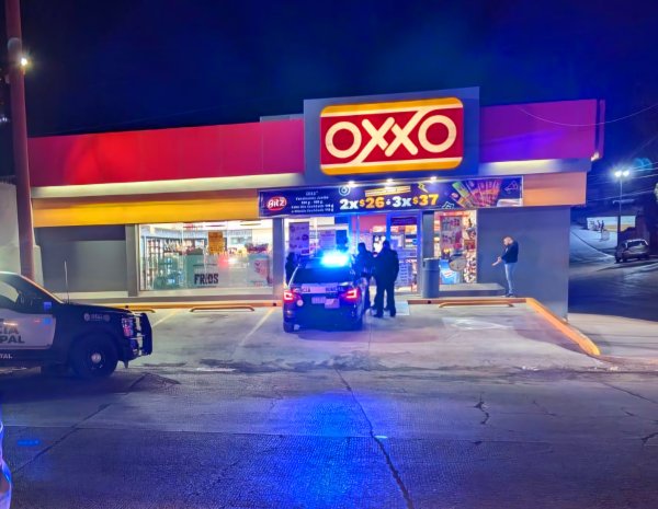 Detienen a sujeto por tentativa de robo en tienda Oxxo