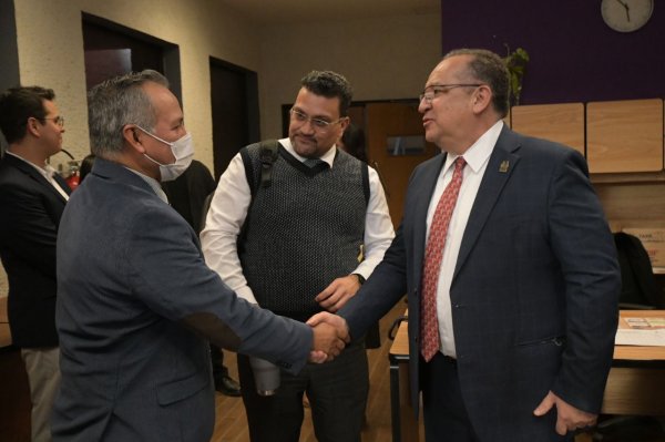 Recibe rector de la UACH, maestro Rivera Campos, a estudiantes y docentes del semestre 2025-1