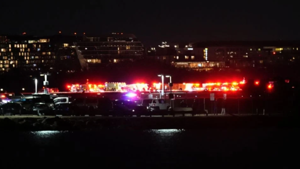 Embajada de México en EU investiga si hay mexicanos en el accidente aéreo en Washington D.C.