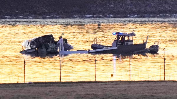 Trump comenta la tragedia aérea: Biden rebajó los estándares del sistema de aviación