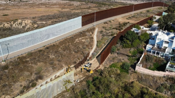 Gobierno de Trump reanuda la construcción del muro fronterizo en Texas y Tijuana