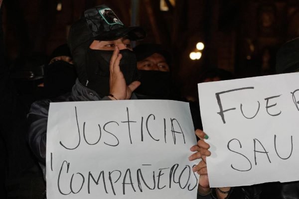 Renuncia mando policial de Puebla tras protesta de agentes municipales por asesinato de dos compañeros