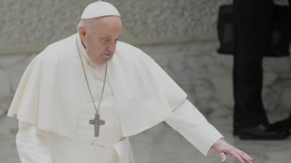 El Papa Francisco se mantiene estable, pero no participará en el Miércoles de Ceniza