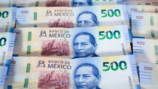 Peso mexicano avanza con fuerza ante el dólar tras alivio de presión arancelaria en automóviles