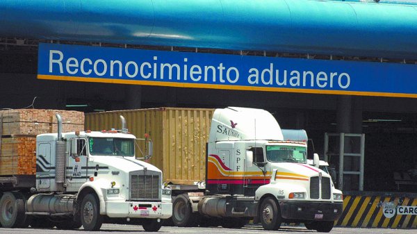 Filas para cruzar aduanas con mercancías de exportación se reducen en la frontera con EU