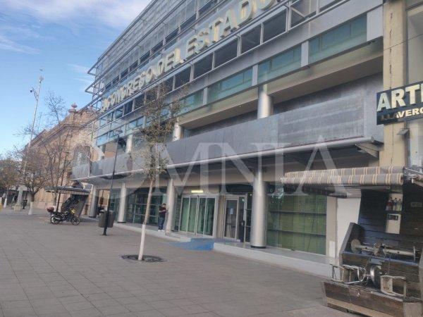 Edificio del Congreso del Estado, el único que no se ha blindado en su totalidad con motivo de la marcha del 8M