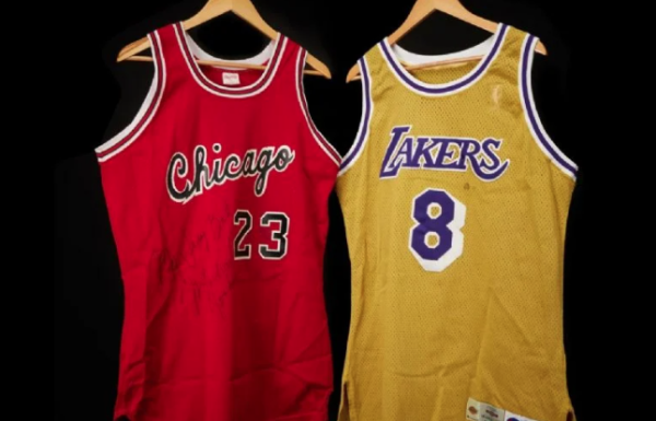 Subastarán playeras del debut de Michael Jordan con los Bulls y de Kobe Bryant con los Lakers; están valuadas en 20 millones de dólares