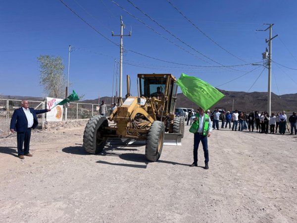 El Partido Verde sí cumple: Octavio Borunda en entrega de motoconformadora