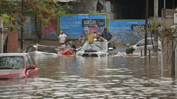 Inundación en Argentina deja 16 muertos y 400 mdd en daños