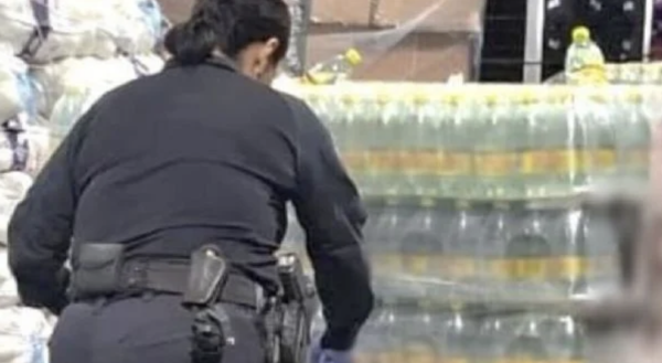 Decomisan una tonelada de metanfetamina líquida en botellas de Topo Chico en Texas