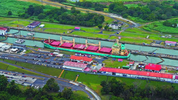 Canal de Panamá analiza construir gasoducto en medio de amenazas de Trump