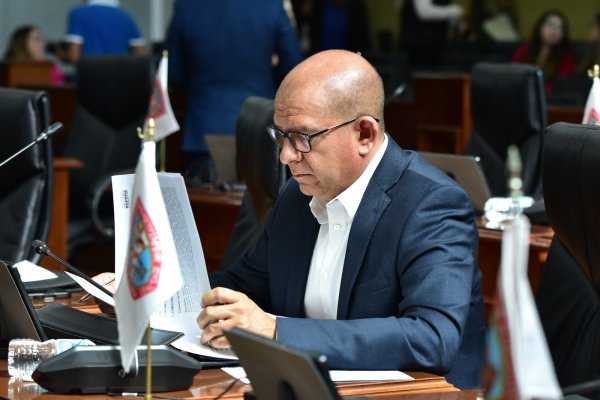 Cuauhtémoc Estrada señala que “se magnifica y malintenciona” la omisión de saludo de Adán Augusto y Monreal a Sheinbaum por preferir foto con “Andy” López