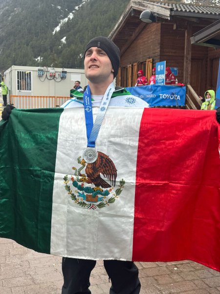 Joven mexicano gana medalla de plata en los Juegos Olímpicos de Invierno en Turín