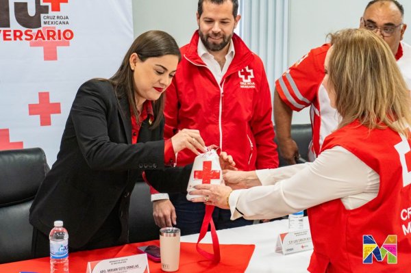 Arrancan Miriam Soto y Luis Carlos Aguilera Colecta Anual de Cruz Roja 2025 en Meoqui