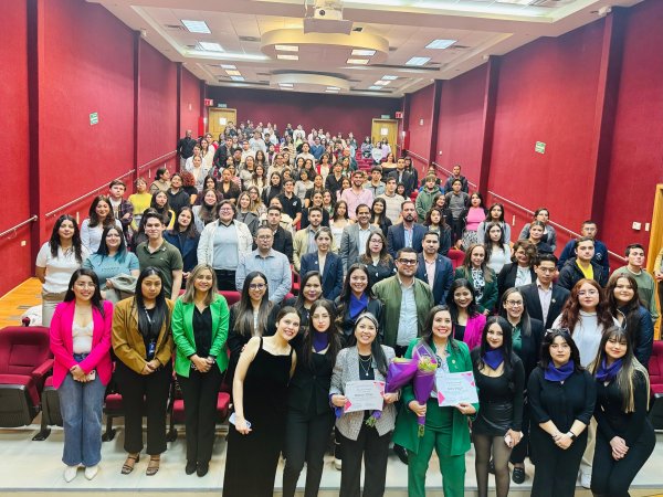 Nancy “La China” Frías y Joss Vega imparten conferencia en el marco del Mes de la Mujer